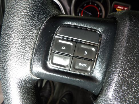 Used 2020 Dodge Journey SE FWD image 19