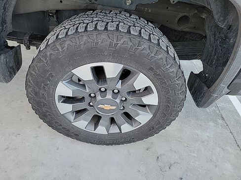 Used 2022 Chevrolet Silverado 2500 Custom w/ Custom Value Package image 9