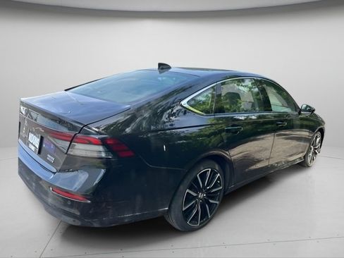 Used 2023 Honda Accord Touring image 6