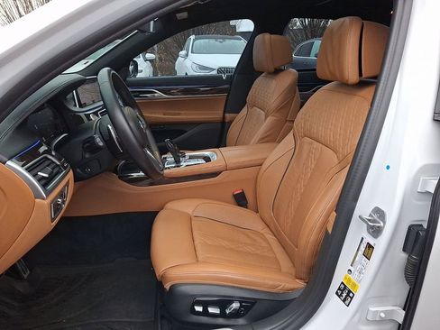 Used 2022 BMW 750i xDrive 750i xDrive w/ Luxury Rear Seating Package image 9