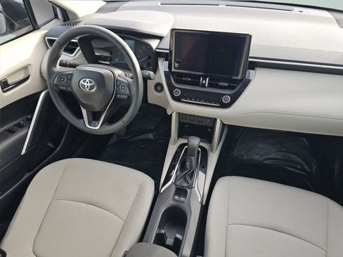 Used 2025 Toyota Corolla Cross LE image 32
