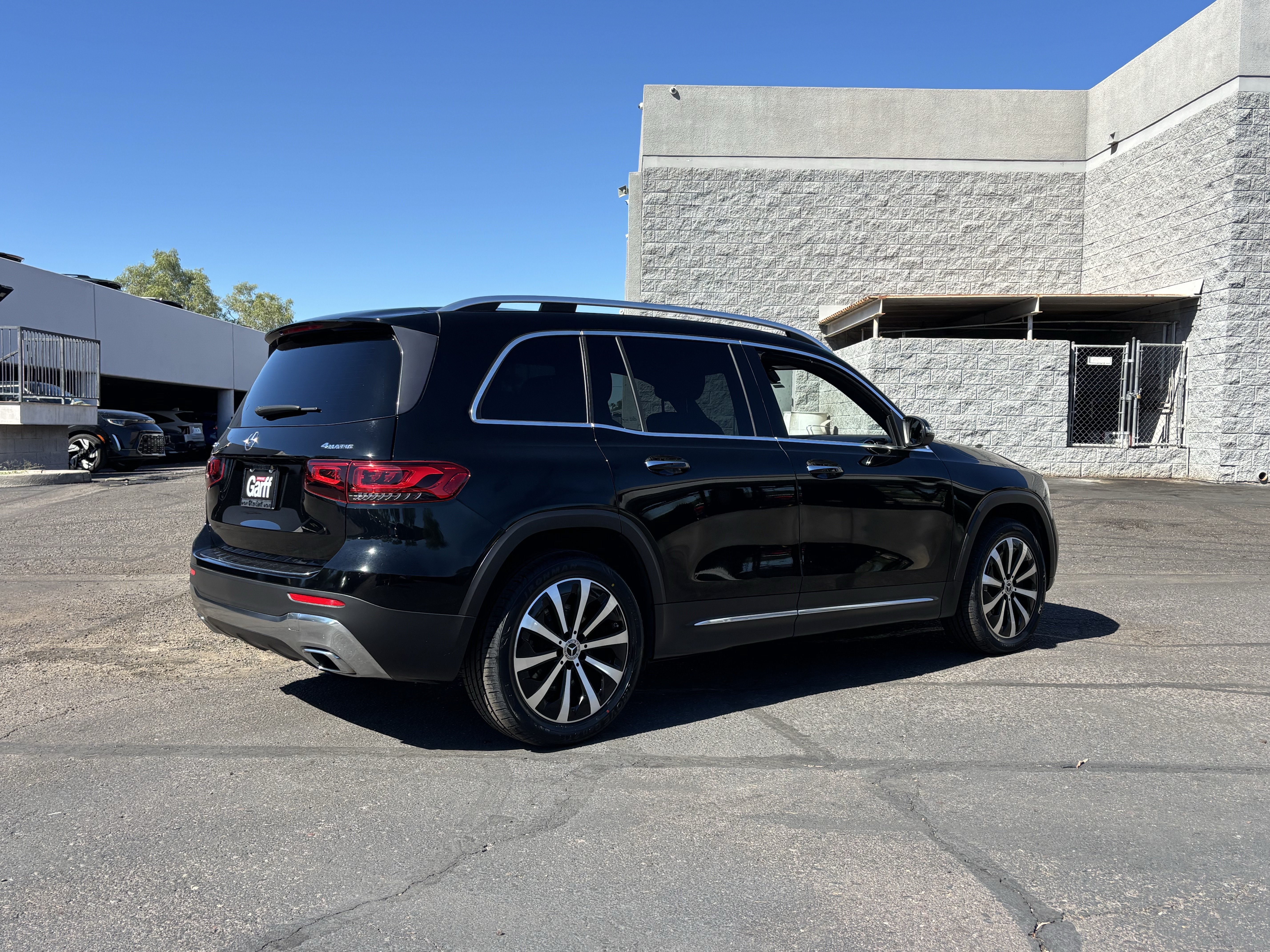 Used 2021 Mercedes-Benz GLB 250 4MATIC image 3