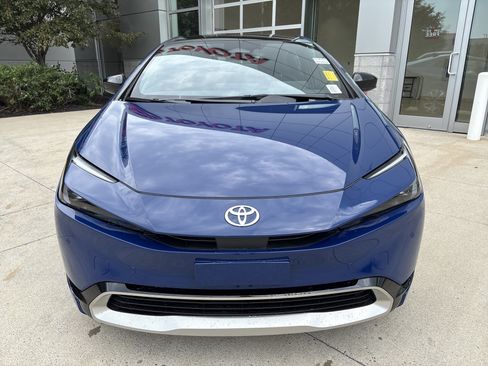 Used 2024 Toyota Prius Prime FWD image 5
