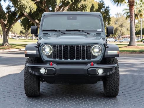 Used 2025 Jeep Wrangler Unlimited Rubicon image 3