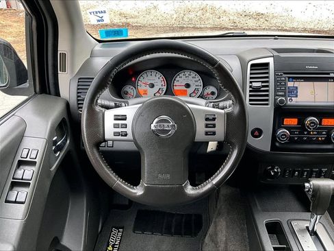 Used 2018 Nissan Frontier PRO-4X image 17