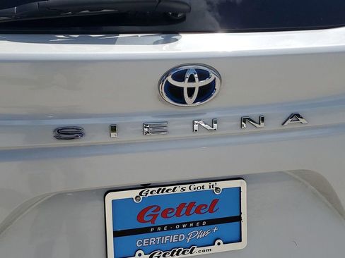 Used 2024 Toyota Sienna Limited image 42