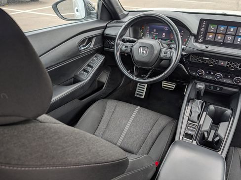 Used 2023 Honda Accord Sport image 9