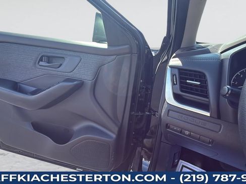 Used 2023 Nissan Rogue S AWD/4WD image 26