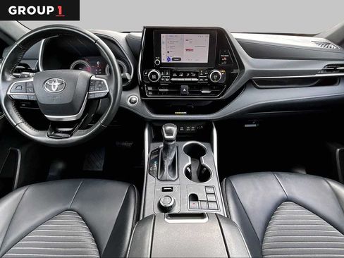 Used 2025 Toyota Highlander XSE AWD/4WD image 16