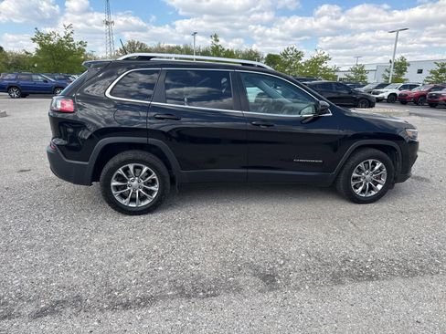 Used 2019 Jeep Cherokee Latitude Plus w/ Comfort/Convenience Group FWD image 9