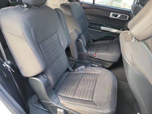 Used 2020 Ford Explorer XLT image 21