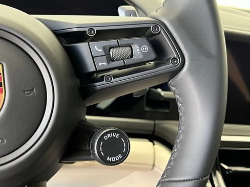 Used 2026 Porsche Panamera RWD image 9
