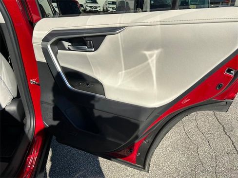 Used 2025 Toyota RAV4 Limited image 27