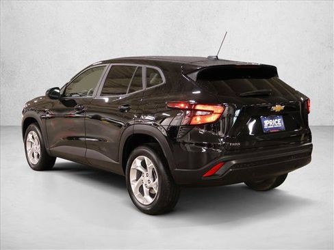 Used 2024 Chevrolet Trax LS w/ LS Convenience Package FWD image 10