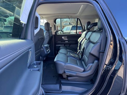 Used 2025 Ford Expedition Max Platinum image 12