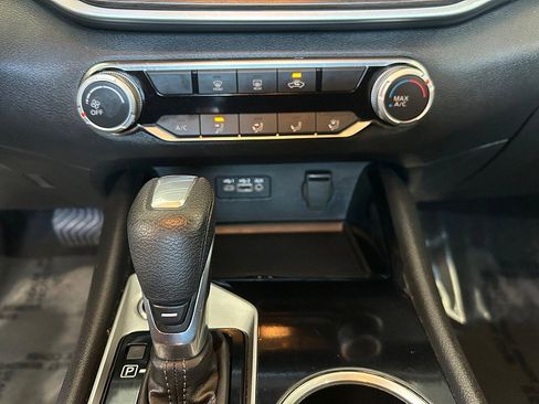 Used 2024 Nissan Altima 2.5 SV FWD image 27