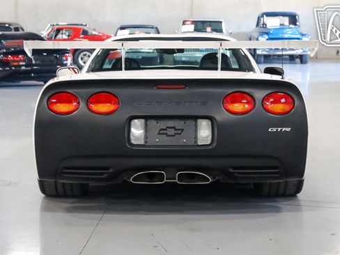 Used 2002 Chevrolet Corvette Z06 w/ Memory Pkg RWD image 5