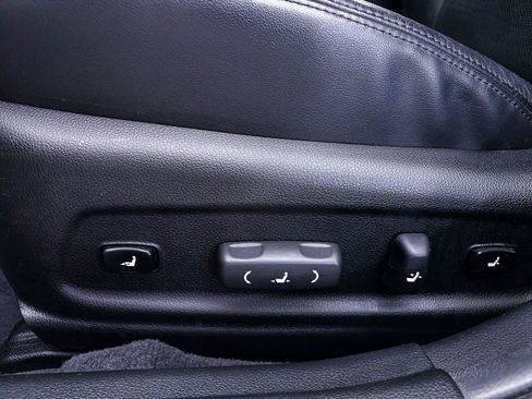 Used 2014 Kia Cadenza Premium w/ Luxury Package FWD image 18