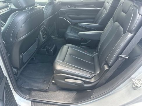 Used 2025 Jeep Grand Cherokee L Limited w/ Luxury Tech Group II RWD image 21