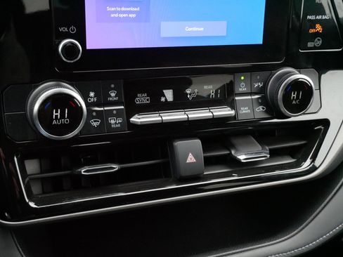 Certified 2024 Toyota Highlander LE image 28