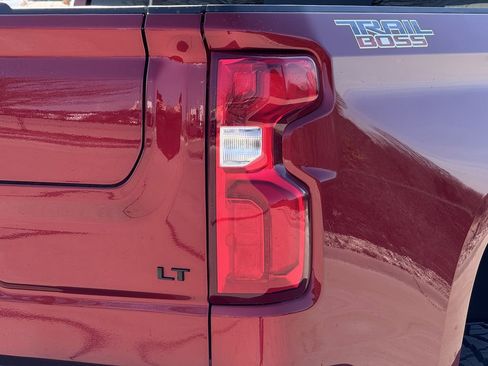 Used 2025 Chevrolet Silverado 1500 LT Trail Boss w/ LT Trail Boss Premium Package AWD/4WD image 11