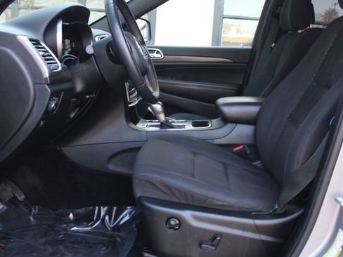 Used 2018 Jeep Grand Cherokee Laredo image 25