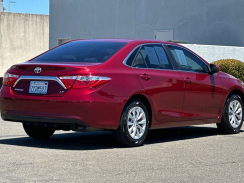 Used 2017 Toyota Camry LE FWD image 2