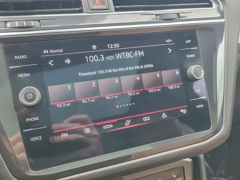 Used 2022 Volkswagen Tiguan SE R-Line image 15