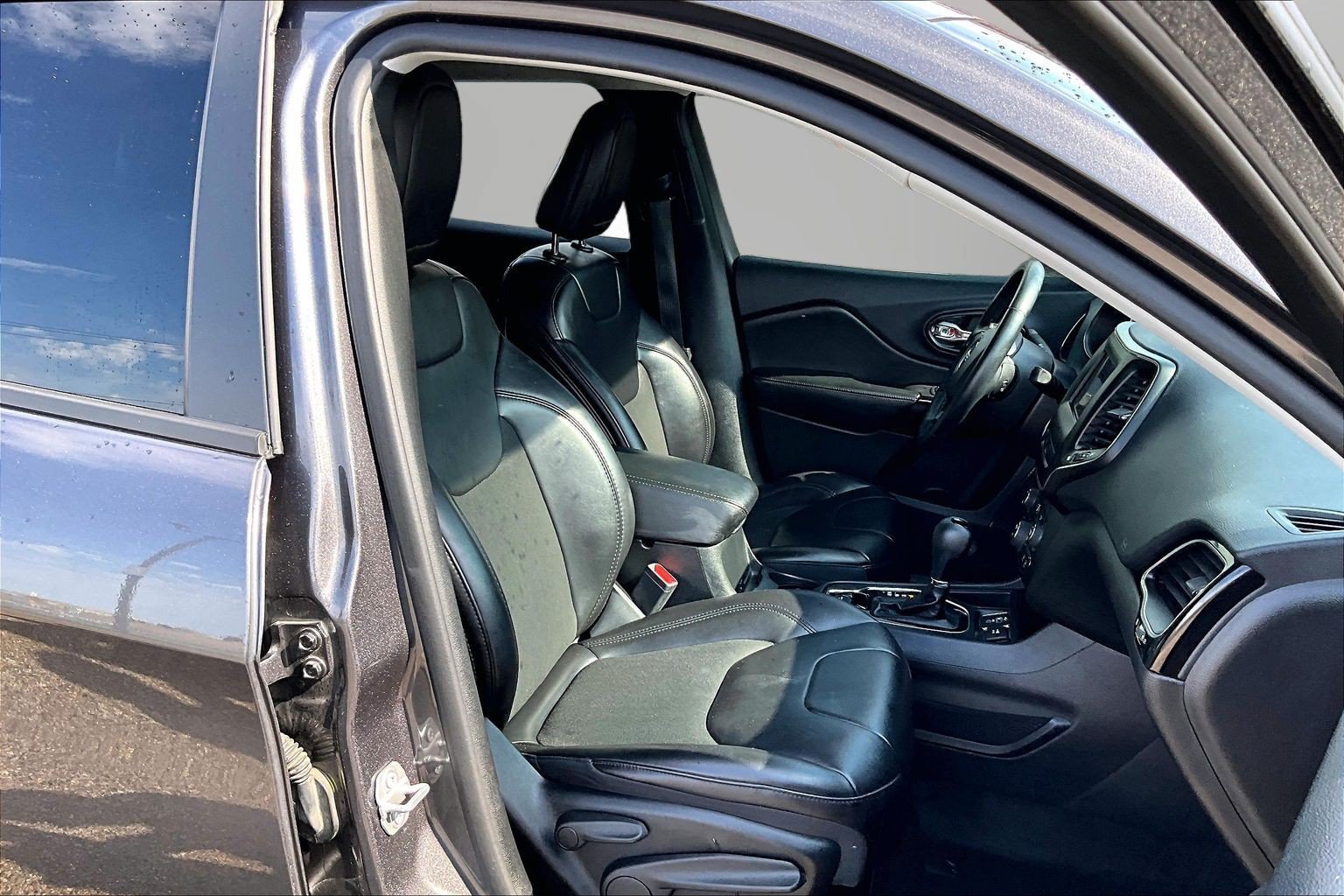 Used 2019 Jeep Cherokee Latitude Plus FWD image 7