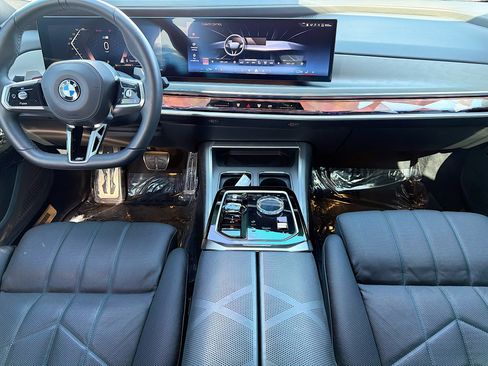 Used 2023 BMW 760i xDrive AWD/4WD image 17