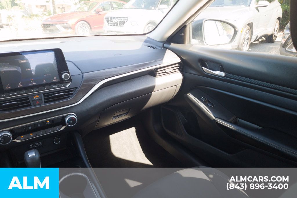 Used 2024 Nissan Altima 2.5 SV FWD image 17
