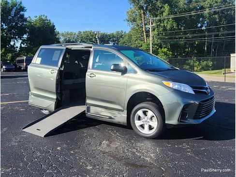 Used 2020 Toyota Sienna LE FWD image 19