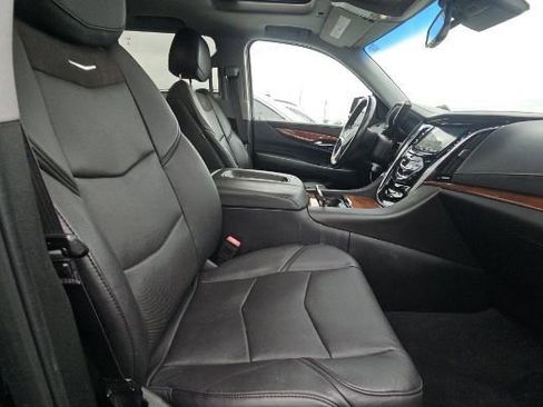 Used 2016 Cadillac Escalade Luxury AWD/4WD image 4