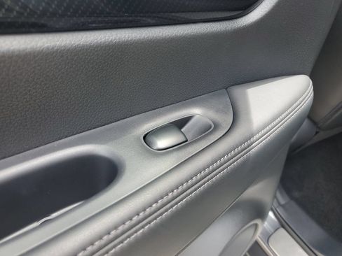 Used 2019 Nissan Rogue SL w/ Premium Package FWD image 20