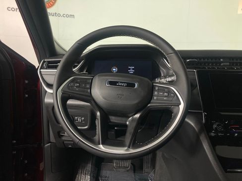 New 2025 Jeep Grand Cherokee L Laredo image 6