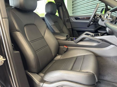 Used 2025 Porsche Cayenne S w/ Premium Package Plus AWD/4WD image 27