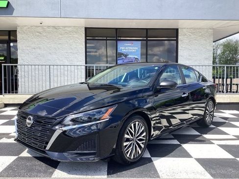 Used 2025 Nissan Altima 2.5 SV FWD image 2