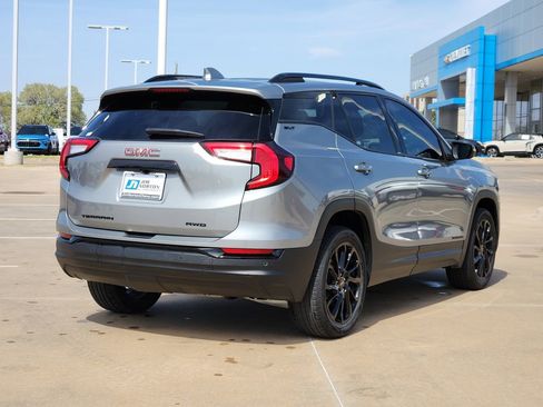 Used 2024 GMC Terrain SLT w/ Tech Package image 10