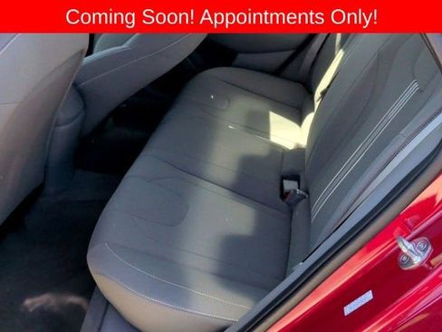 Used 2021 Hyundai Elantra SEL w/ Convenience Package FWD image 4