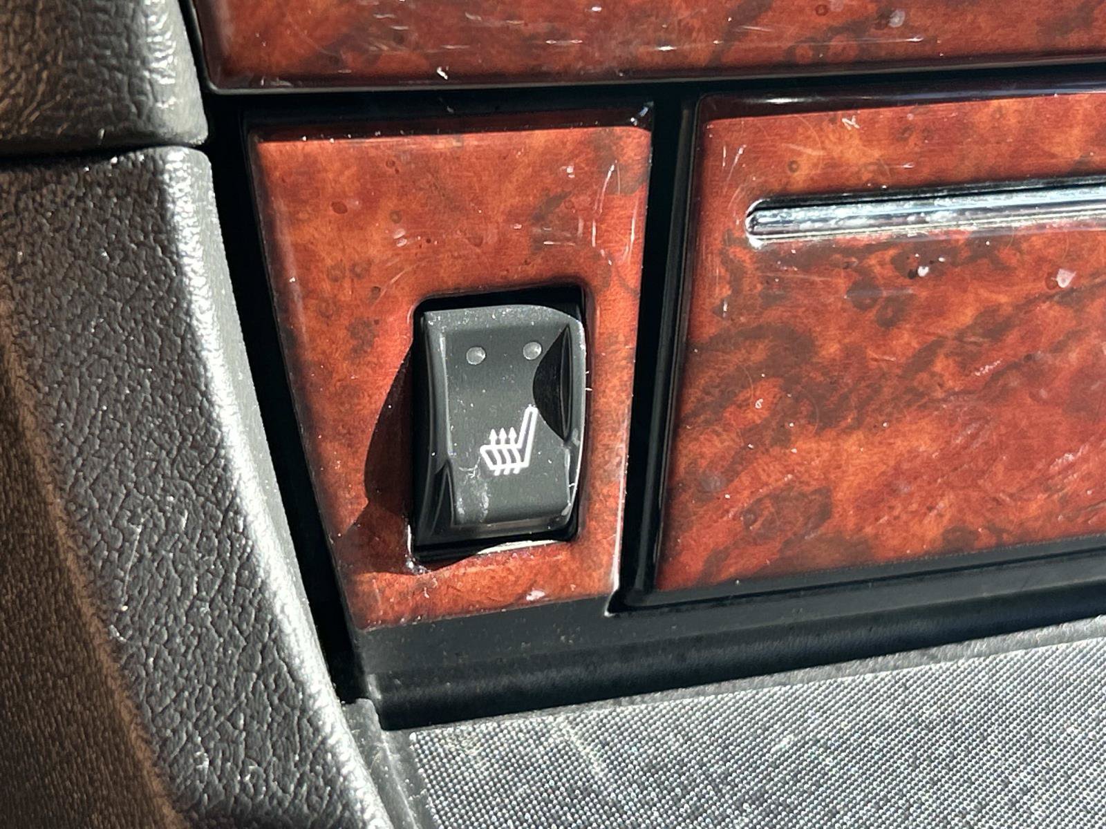 Used 2006 Chrysler 300 C w/ Navigation & Sound Group II RWD image 35