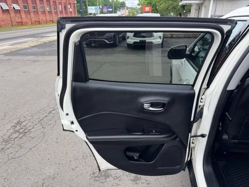 Used 2020 Jeep Compass Latitude AWD/4WD image 16