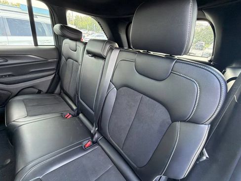 Used 2024 Jeep Grand Cherokee Altitude AWD/4WD image 10
