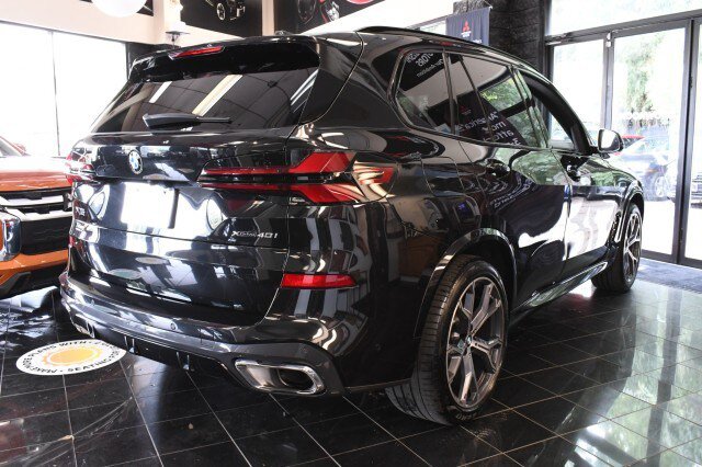 Used 2025 BMW X5 xDrive40i w/ M Sport Package AWD/4WD image 12