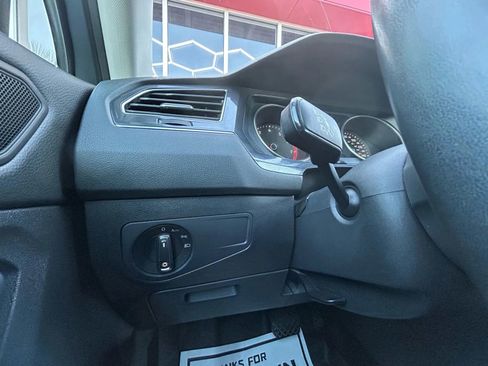 Used 2021 Volkswagen Tiguan S image 12