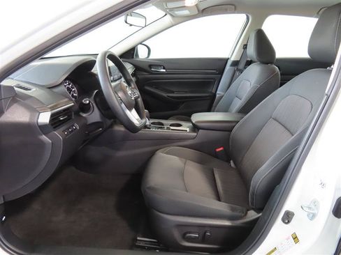 Used 2025 Nissan Altima 2.5 SV FWD image 16