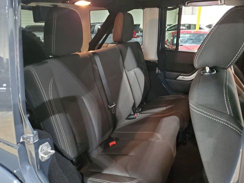 Used 2016 Jeep Wrangler Unlimited Sahara w/ Connectivity Group image 20