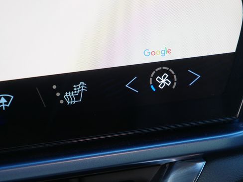 Used 2024 Chevrolet Equinox EV LT w/ LPO, Trailering Package image 32