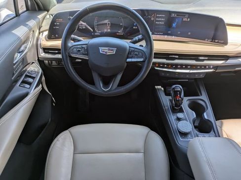 Used 2024 Cadillac XT4 Premium Luxury FWD image 16