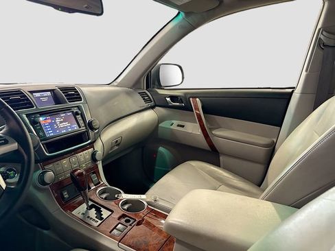 Used 2013 Toyota Highlander Limited image 25