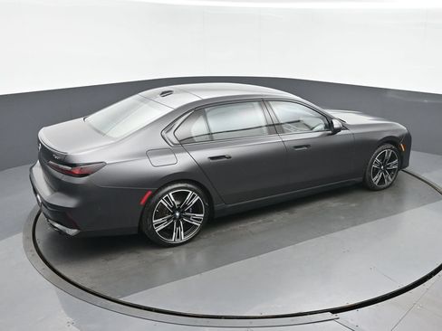 Used 2023 BMW 760i xDrive AWD/4WD image 40